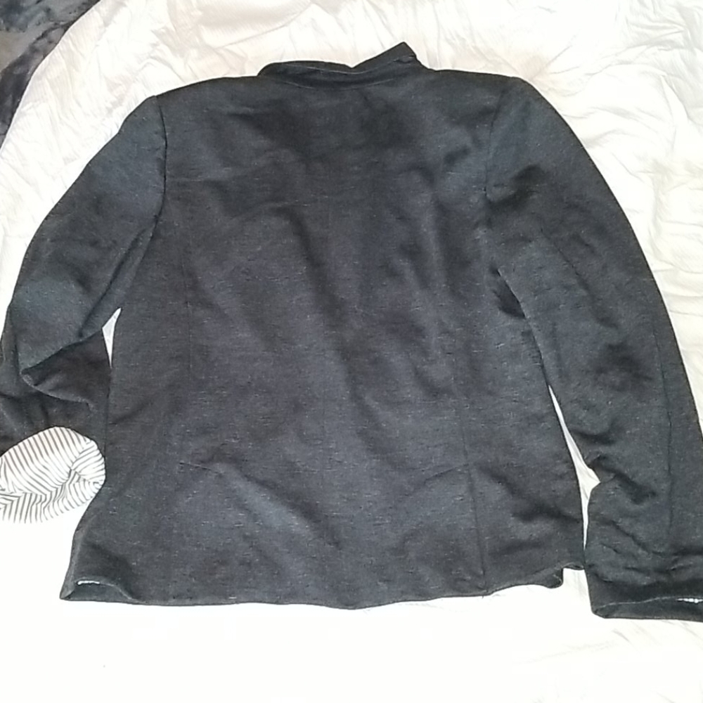 Blazer - Picture 4 of 4